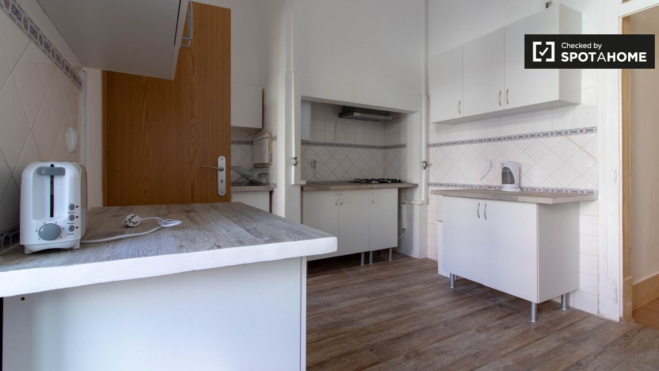 Double room Lisbon, 8 beds — photo 12
