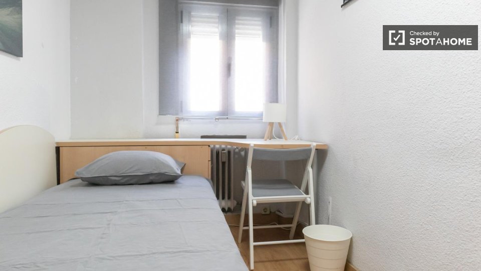 Double room Madrid, 4 beds, 61m² — photo 19