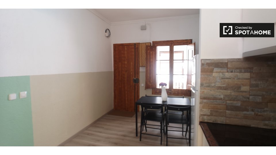 Double room Barcelona, 3 beds, 65m² — photo 9