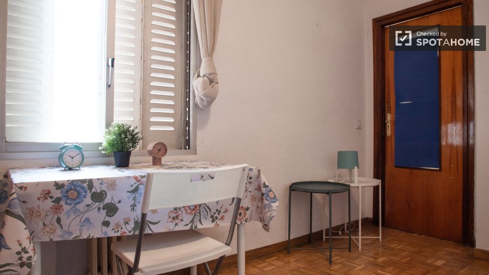 Double room Madrid, 4 beds — photo 12