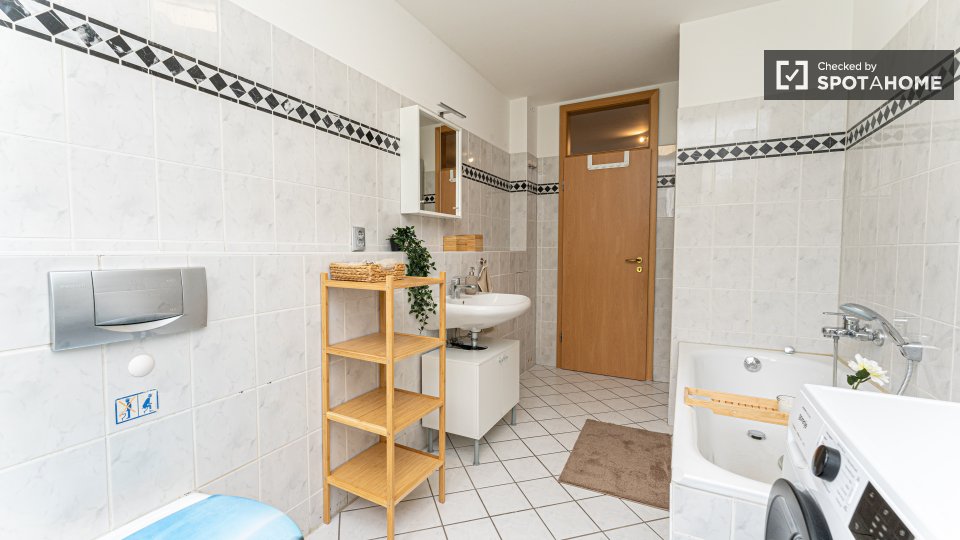 Double room Berlin, 14 beds, 232m² — photo 17