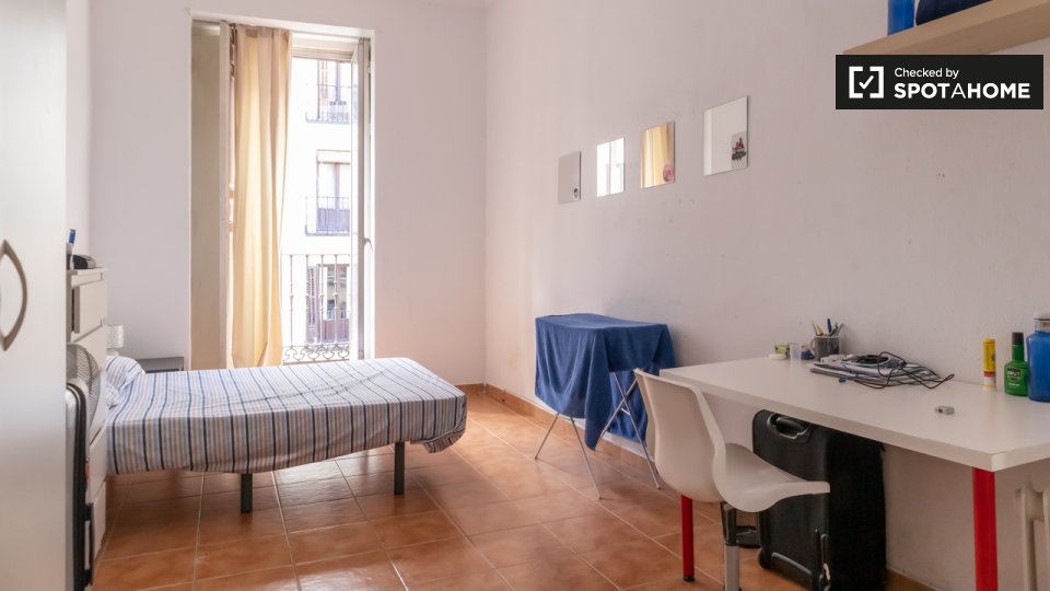 Double room Madrid, 4 beds — photo 1