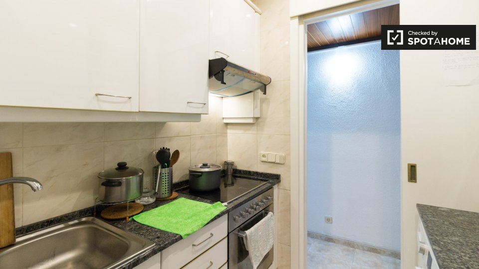 Double room Barcelona, 3 beds — photo 9