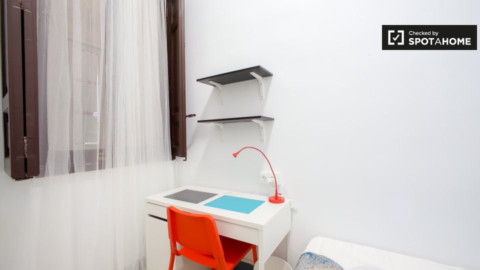 Double room Valencia, 10 beds, 300m² — photo 4
