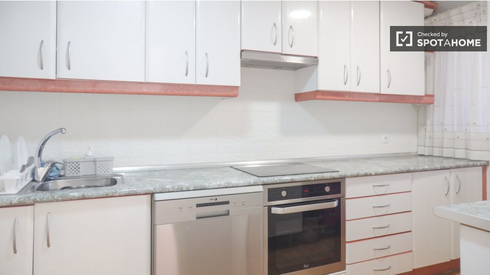 Double room Madrid, 4 beds — photo 9