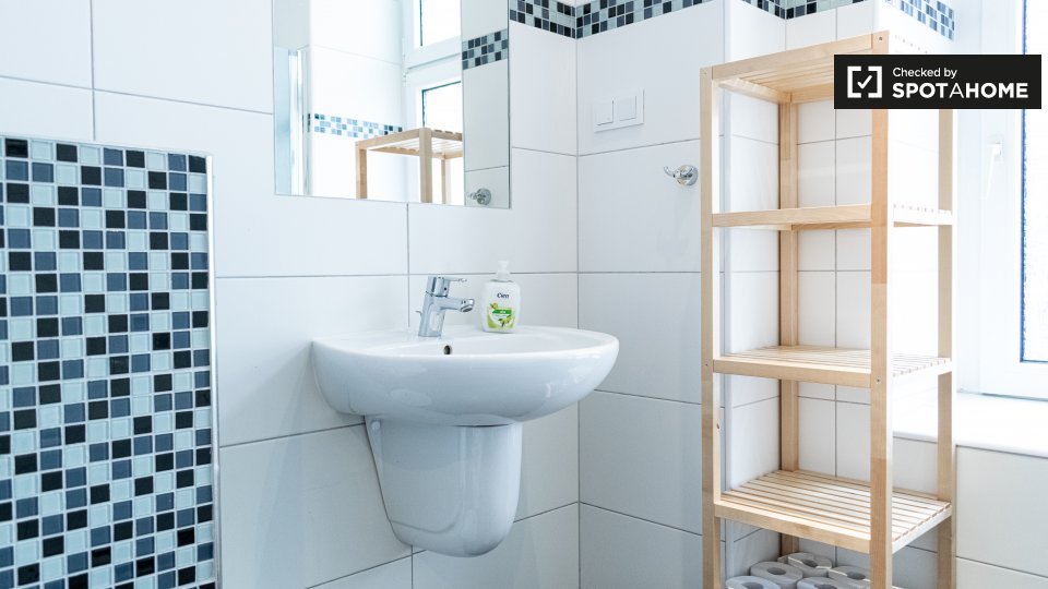 Double room Berlin, 4 beds, 68m² — photo 9