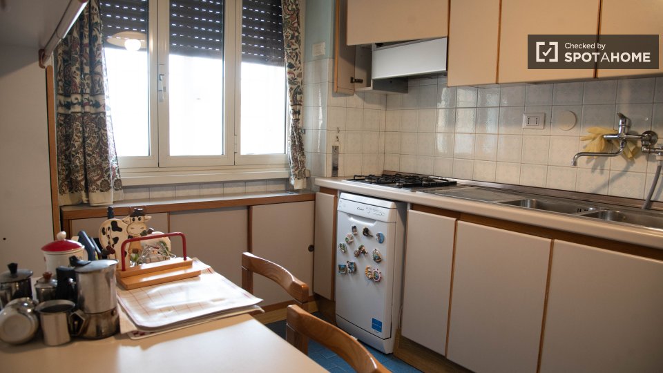 Double room Rome, 3 beds — photo 4