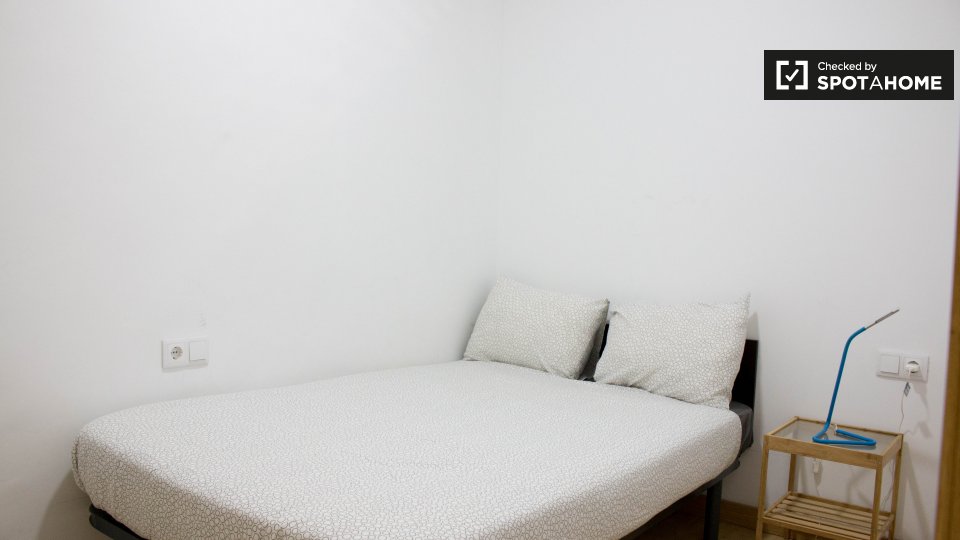 Double room Barcelona, 3 beds, 50m² — photo 1