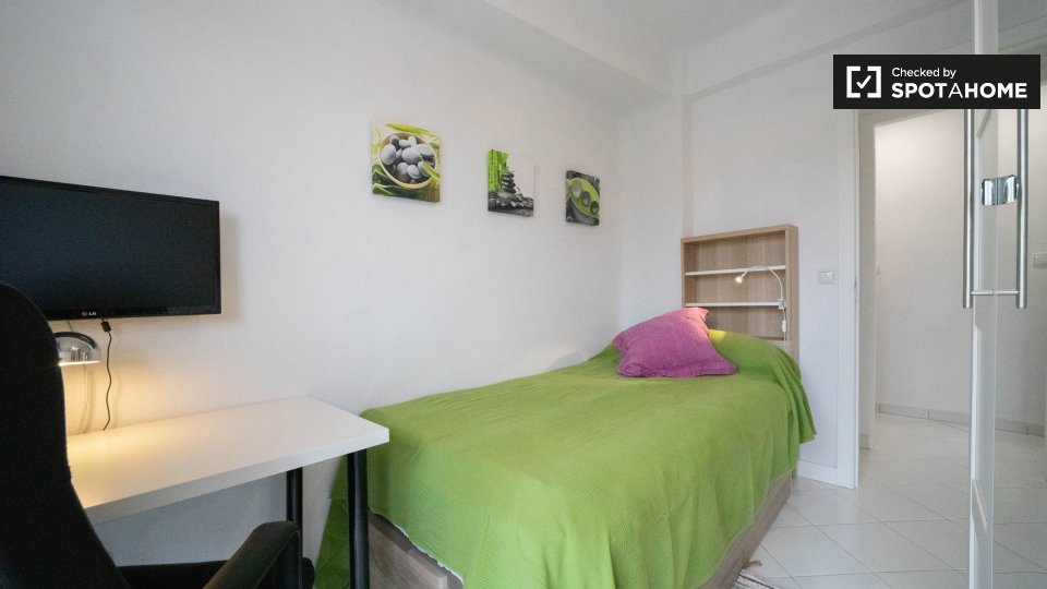 Double room Madrid, 5 beds, 110m² — photo 4