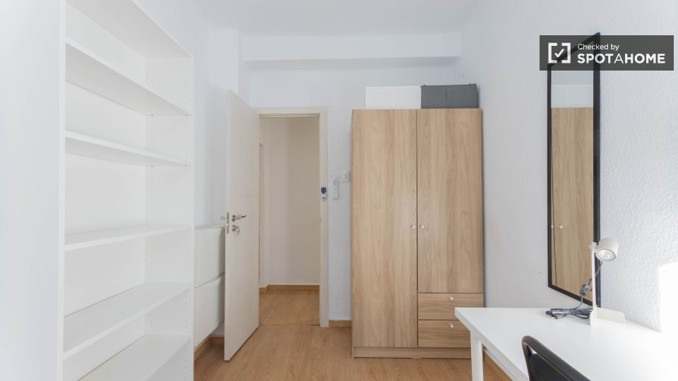 Double room Valencia, 3 beds — photo 14