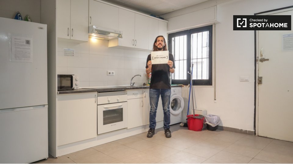 Double room Madrid, 7 beds, 160m² — photo 13