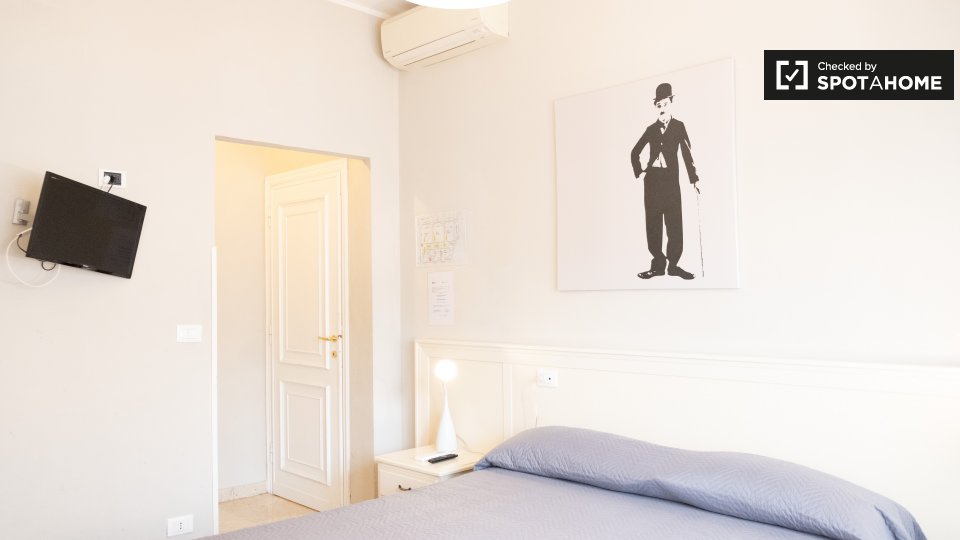 Double room Rome, 3 beds, 100m² — photo 1