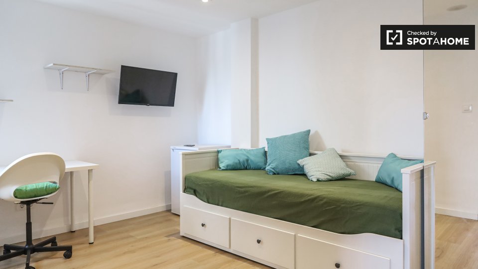 Rooms for rent in 4-bedroom apartment in Valencia - in Valencia