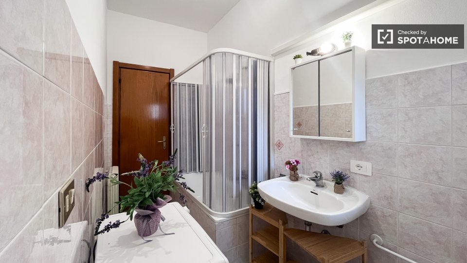 Double room Milan, 2 beds — photo 6