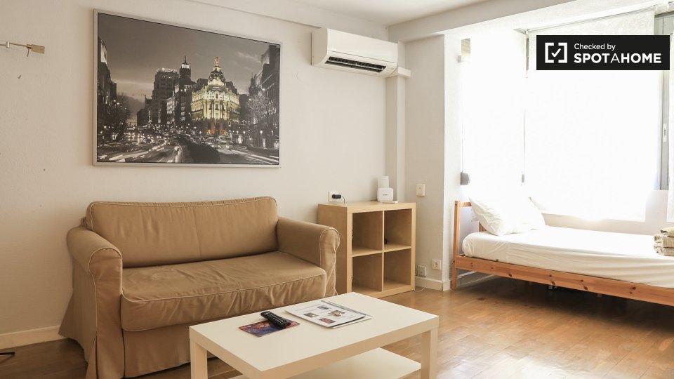 Apartment Madrid, 1 bed, 35m² — photo 1