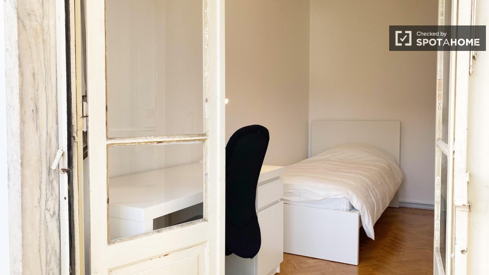 Double room Lisbon, 3 beds, 70m² — photo 1
