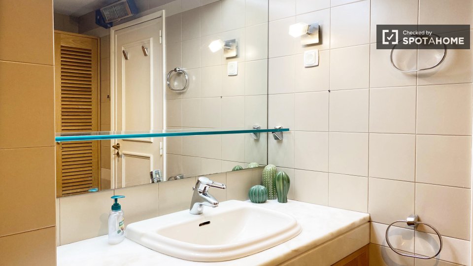 Apartment Lisbon, 2 beds — photo 45