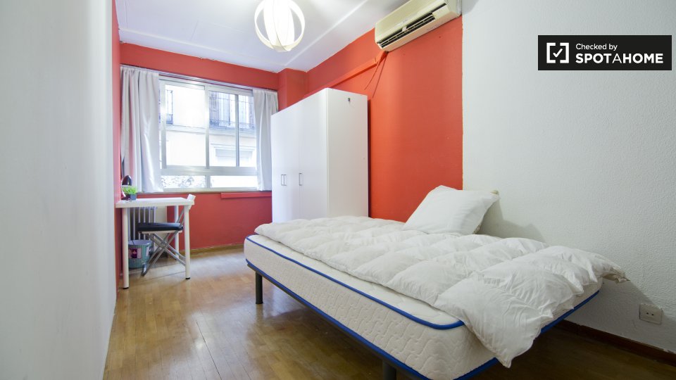 Double room Madrid, 6 beds — photo 1