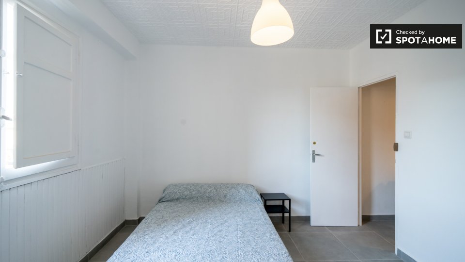 Double room Valencia, 3 beds — photo 16