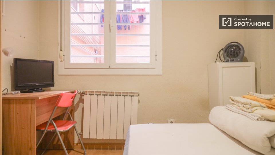 Double room Madrid, 3 beds — photo 12