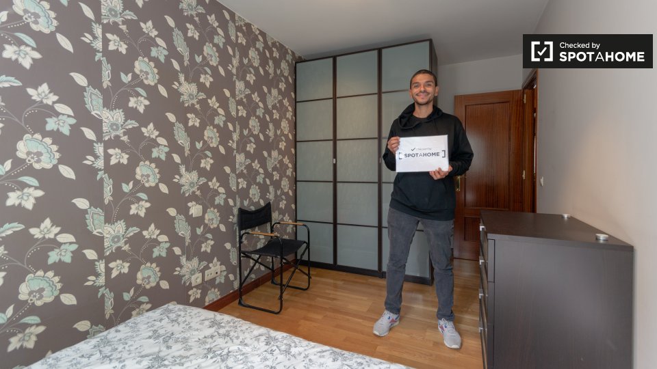 Double room Madrid, 3 beds, 100m² — photo 13