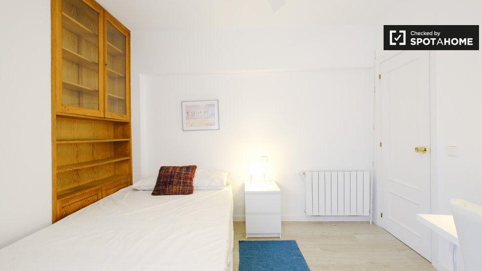 Double room Madrid, 6 beds, 160m² — photo 3