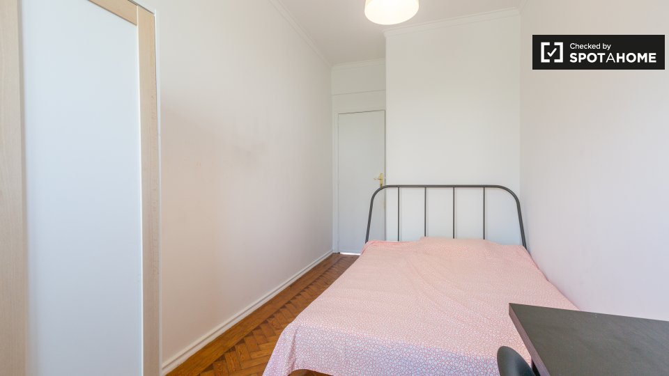 Double room Lisbon, 3 beds — photo 2