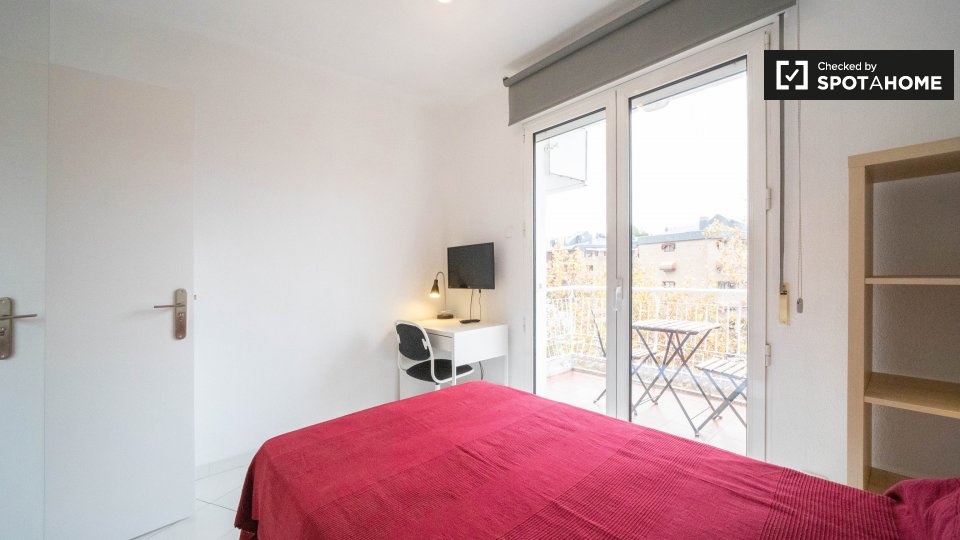 Double room Madrid, 5 beds, 110m² — photo 3