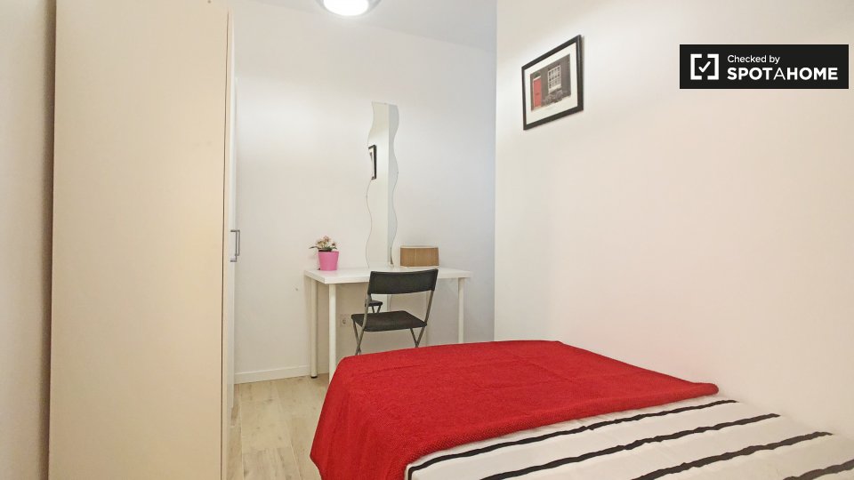 Habitación en apartamento de 7 dormitorios en Puerta del Ángel, Madrid