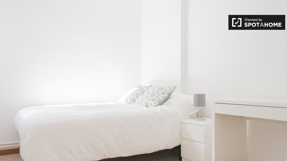Double room Madrid, 4 beds, 74m² — photo 8