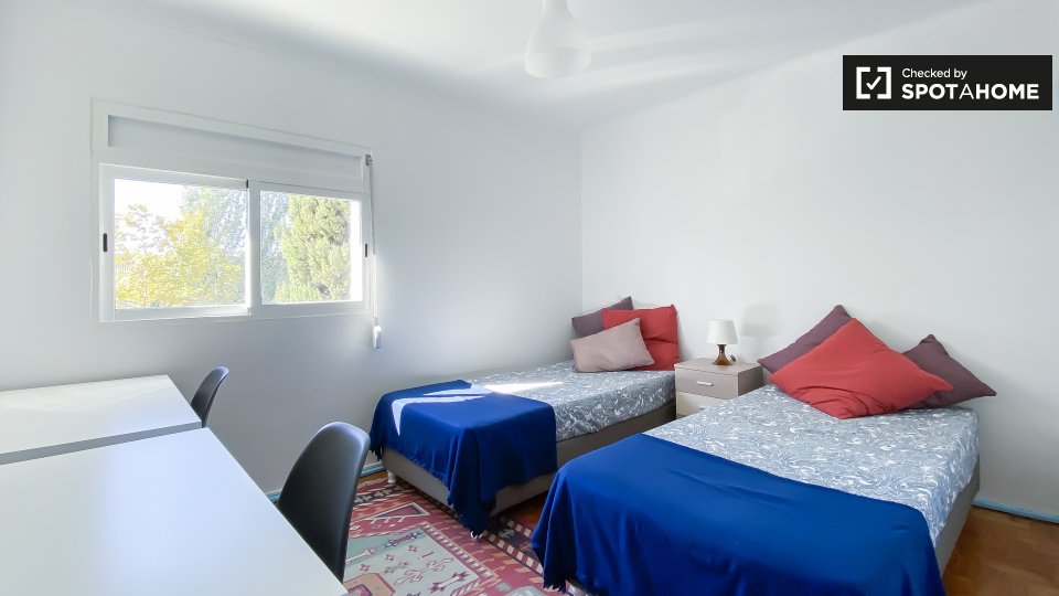 Double room Lisbon, 4 beds, 68m² — photo 1