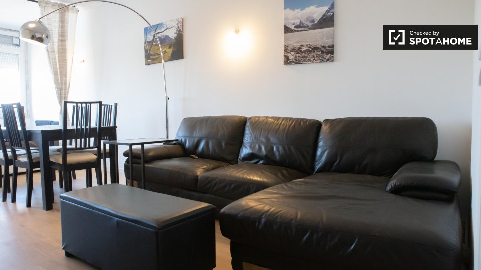 Double room Lisbon, 3 beds, 85m² — photo 5