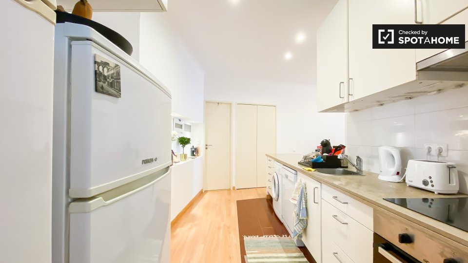 Double room Lisbon, 2 beds, 80m² — photo 7