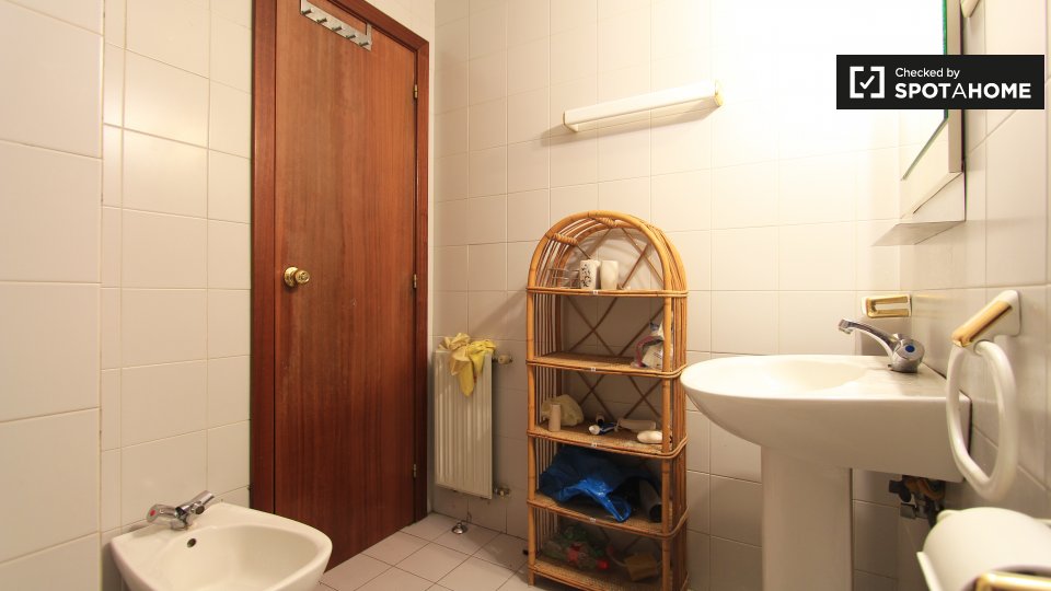 Double room Madrid, 5 beds, 80m² — photo 14