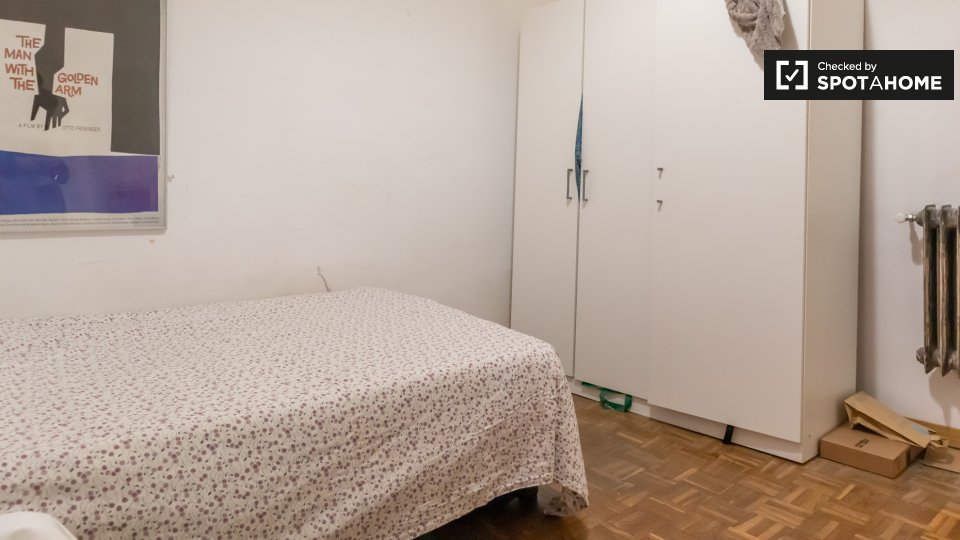 Double room Madrid, 5 beds, 110m² — photo 4
