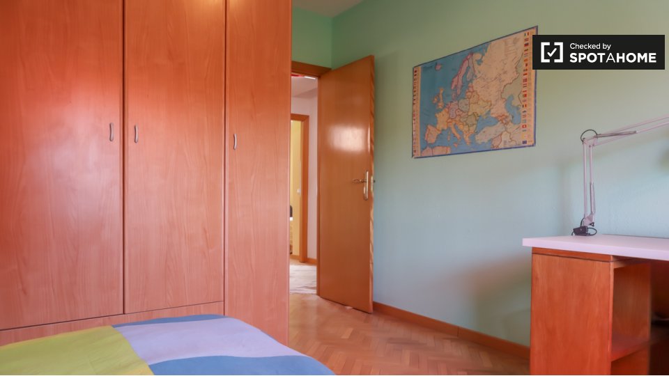 Double room Madrid, 2 beds — photo 3