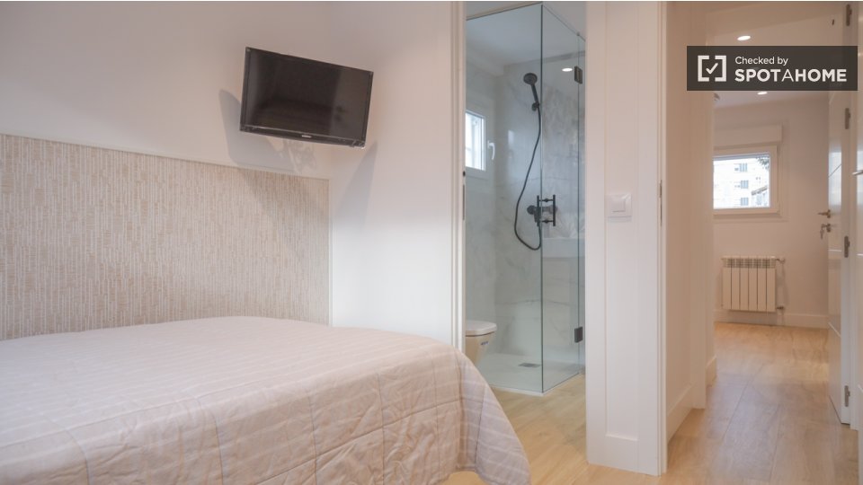 Double room Madrid, 3 beds — photo 6