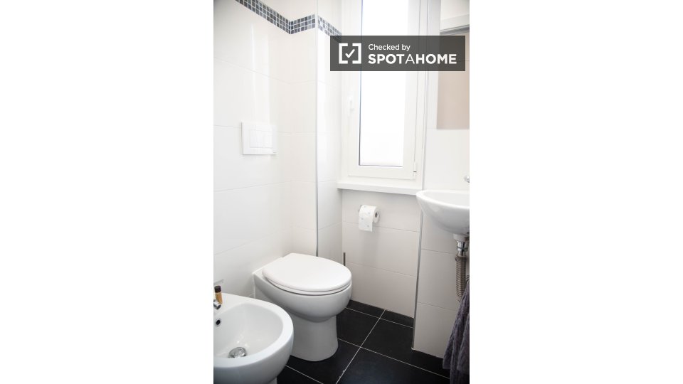 Double room Rome, 3 beds — photo 17