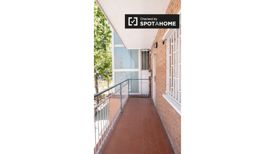 Double room Madrid, 3 beds, 75m² — photo 18