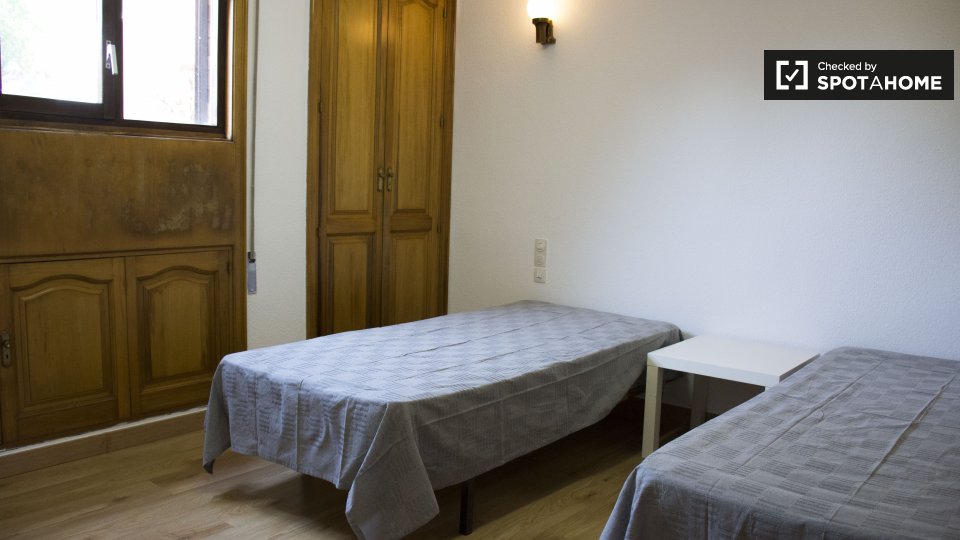 Double room Madrid, 7 beds, 280m² — photo 1