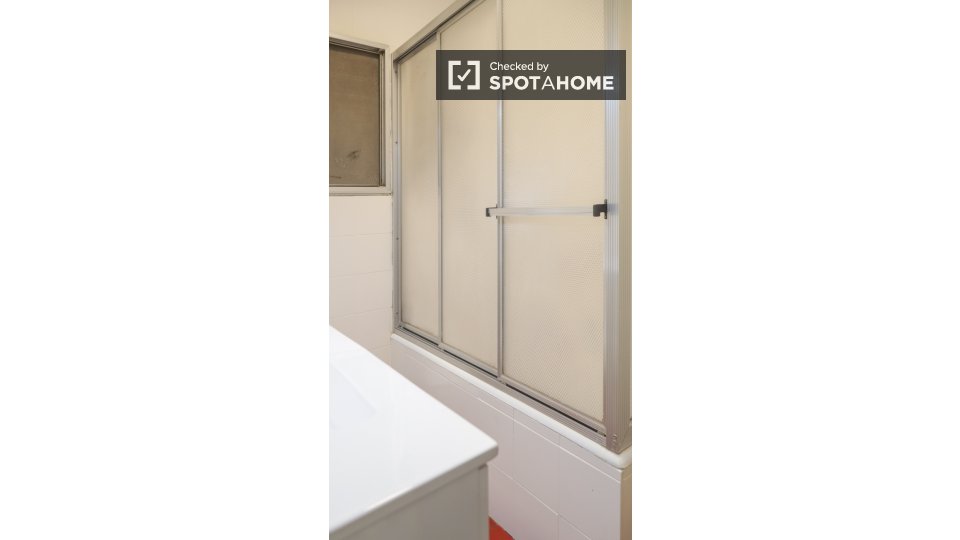 Double room Madrid, 6 beds — photo 8