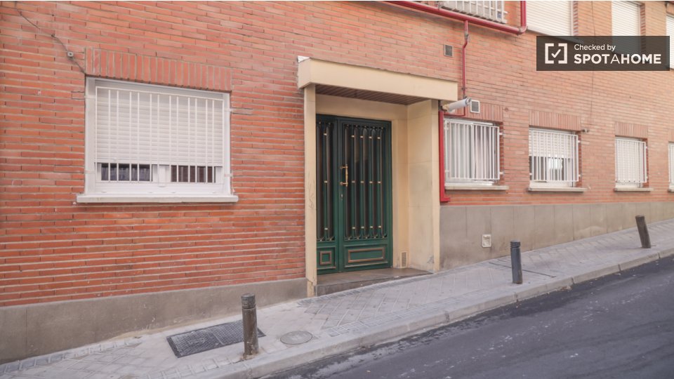 Double room Madrid, 5 beds, 140m² — photo 10