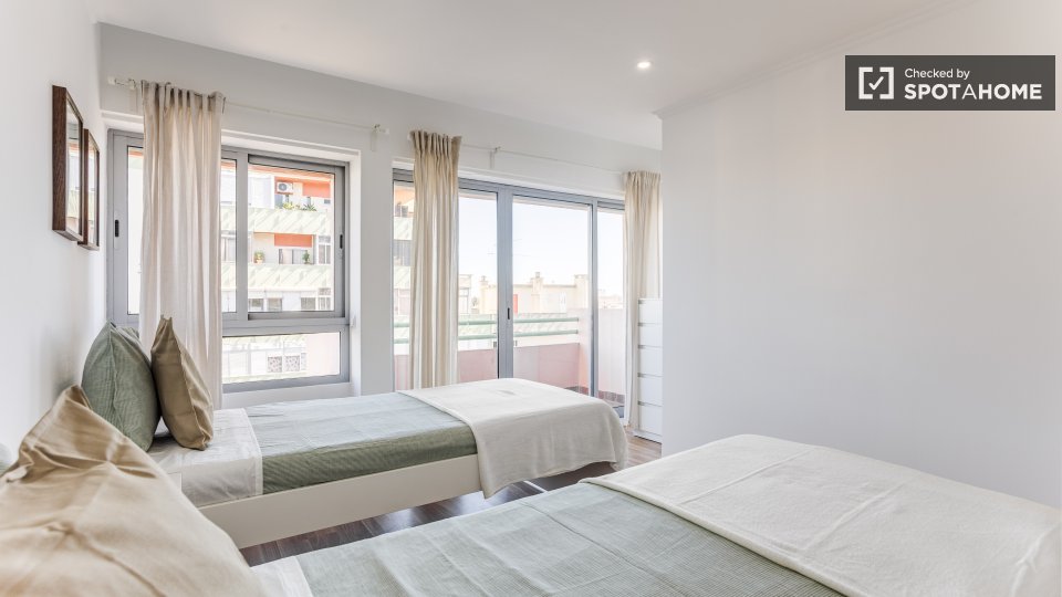 Double room Lisbon, 8 beds, 200m² — photo 4