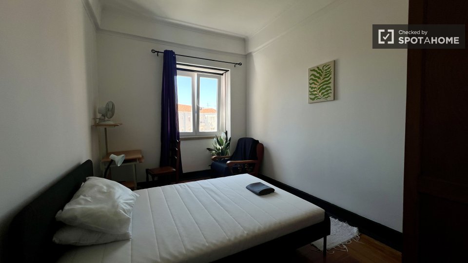 Double room Lisbon, 5 beds — photo 40