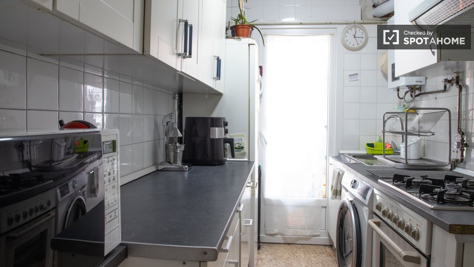 Double room Madrid, 3 beds, 50m² — photo 15