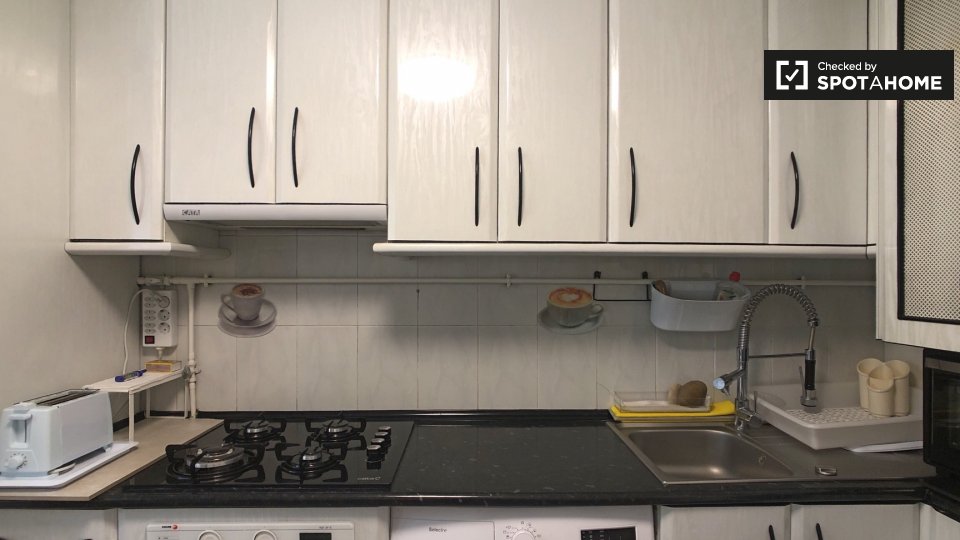 Double room Madrid, 3 beds, 160m² — photo 8