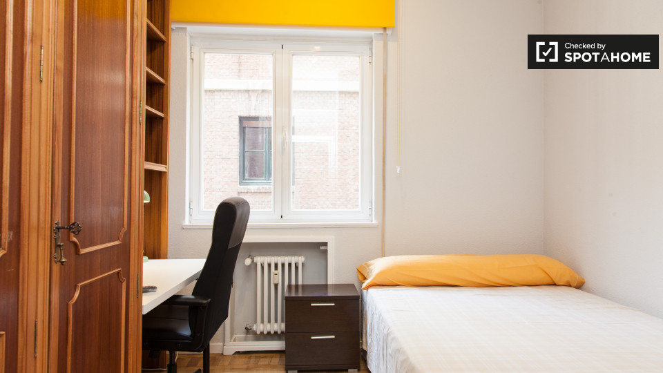 Double room Madrid, 7 beds, 199m² — photo 1