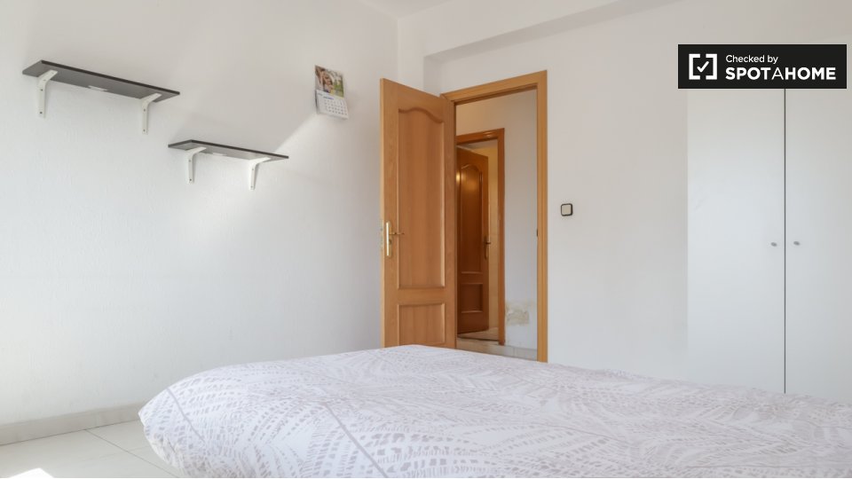Double room Madrid, 5 beds, 120m² — photo 4