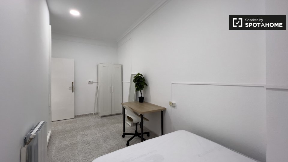 Double room Barcelona, 14 beds, 380m² — photo 11