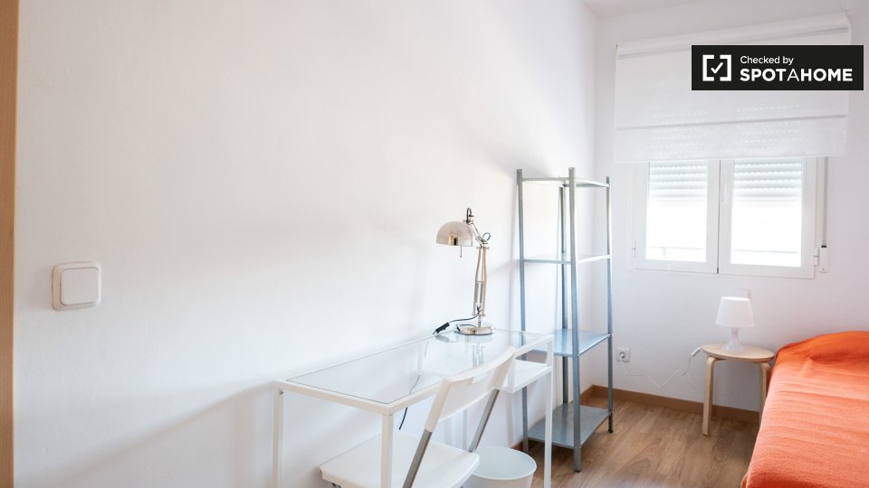 Double room Madrid, 3 beds, 75m² — photo 3
